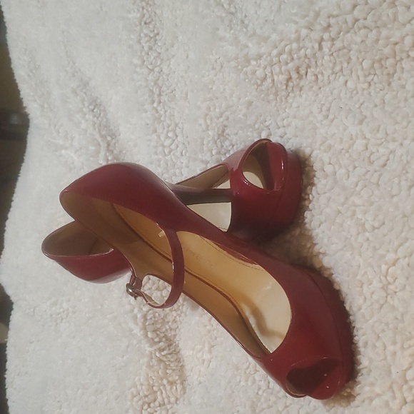 Shoes - Picture 4 of 4